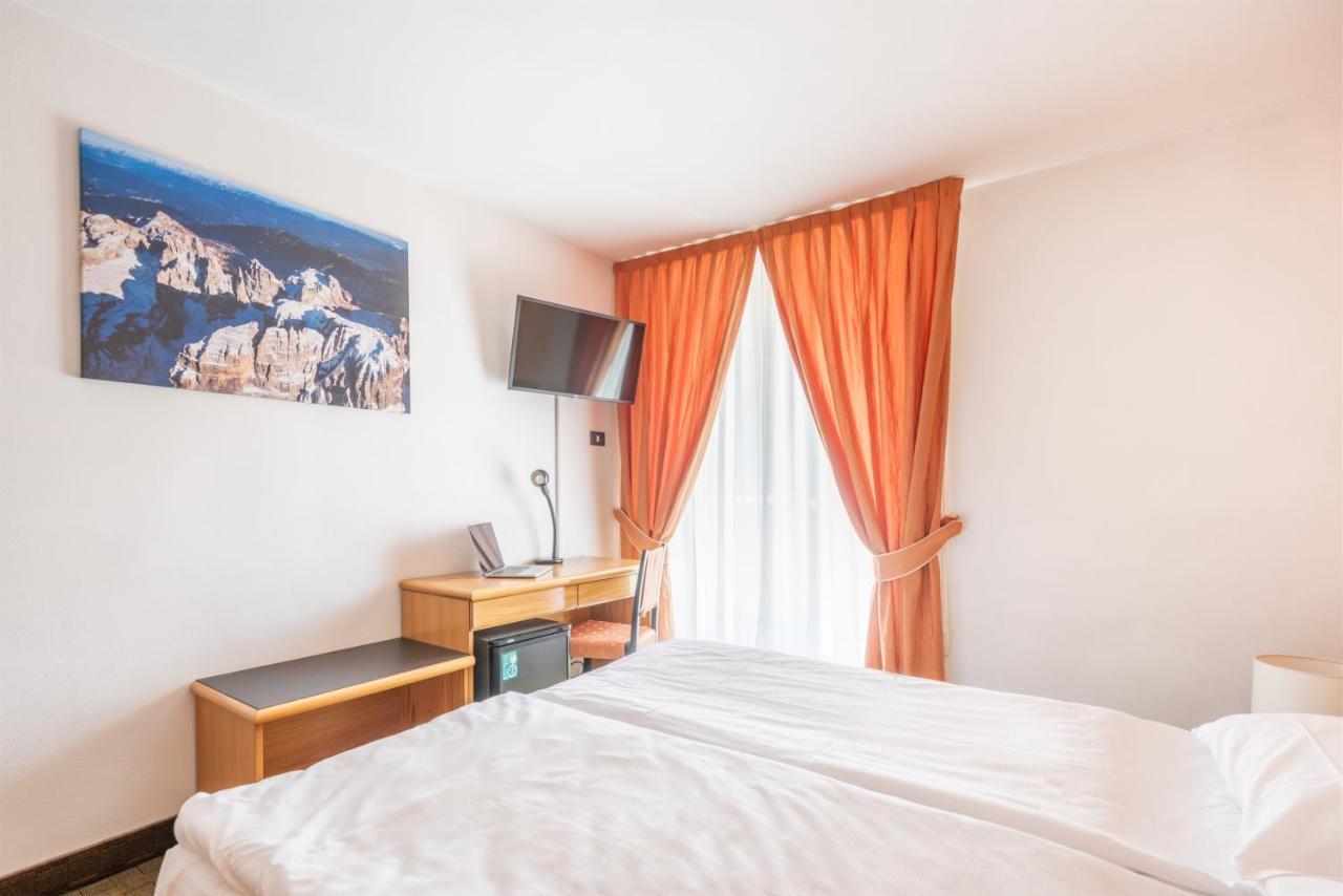 Hotel Alpina Madonna Buitenkant foto