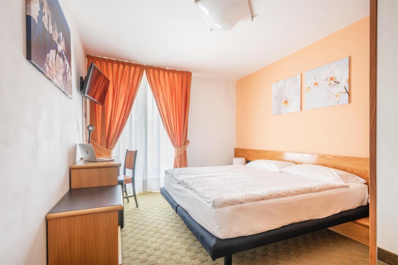 Hotel Alpina Madonna Buitenkant foto