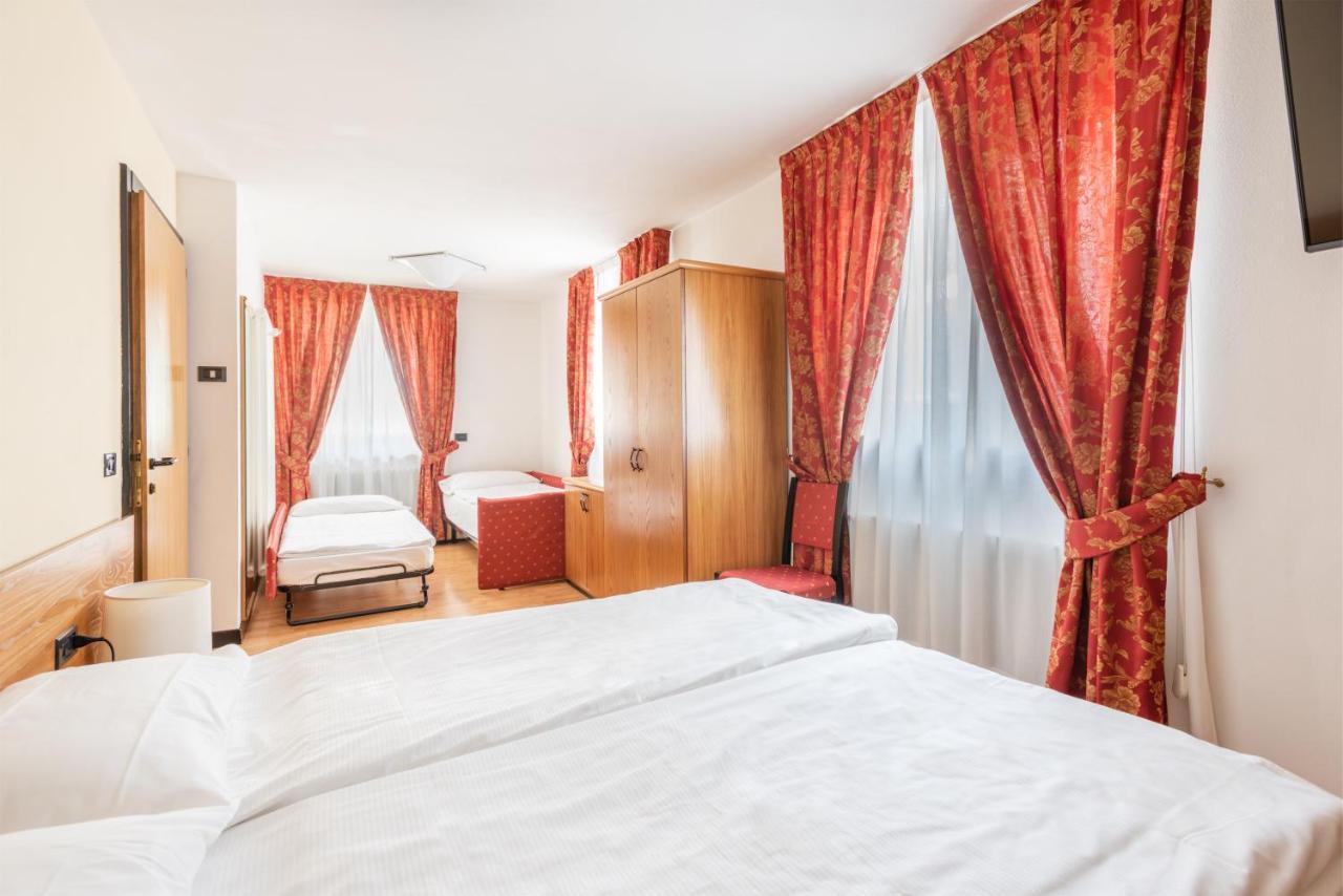 Hotel Alpina Madonna Buitenkant foto