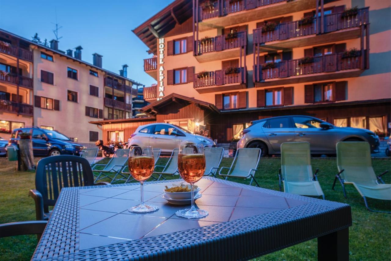 Hotel Alpina Madonna Buitenkant foto