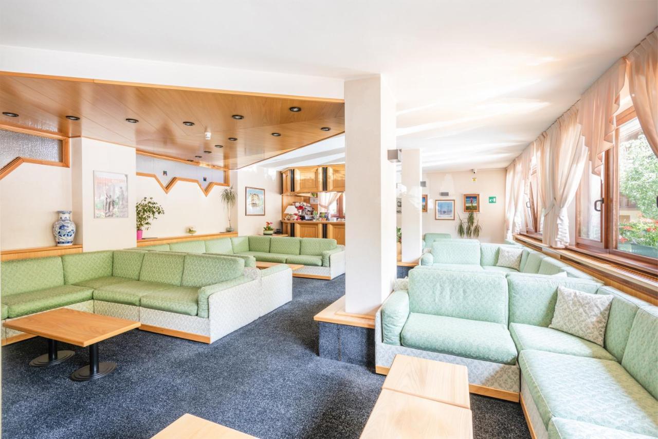 Hotel Alpina Madonna Buitenkant foto